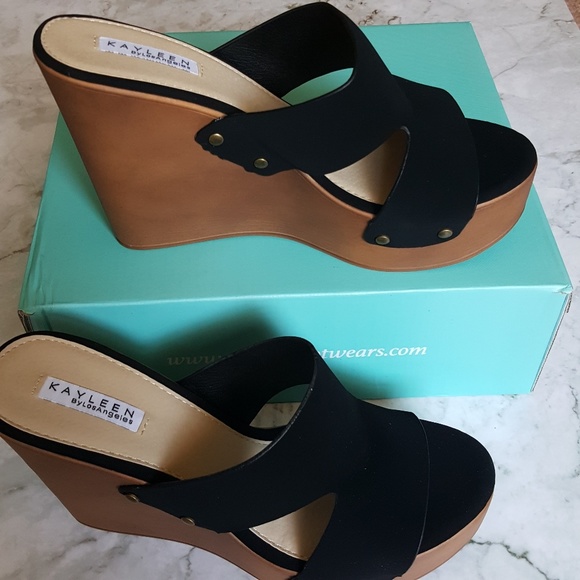 Shoes - LAST 1! HOST PICK!🎉 Black Faux Suede Wedges